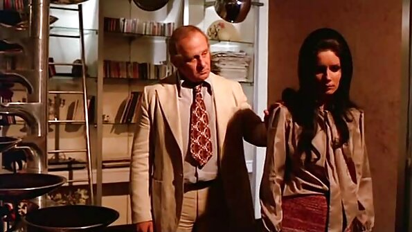 Stiefmutter Christie Stevens lutscht einen gemeinen Schwanz in POV