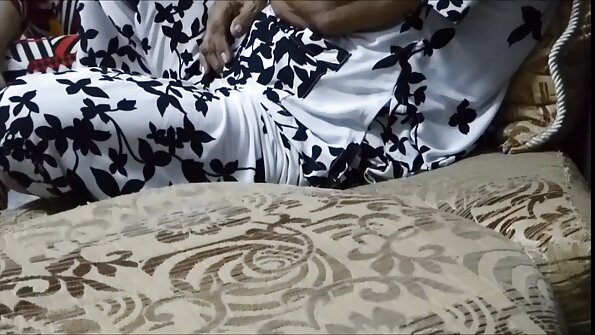 MILF mit großem Hintern hat einen Dreier mit jungem Luder